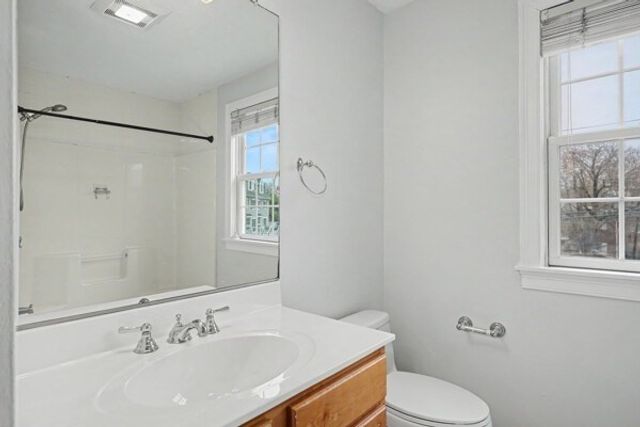 1975 Middlesex St 10, Lowell, MA 01851