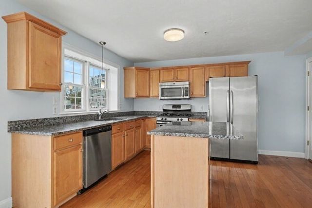 1975 Middlesex St 10, Lowell, MA 01851