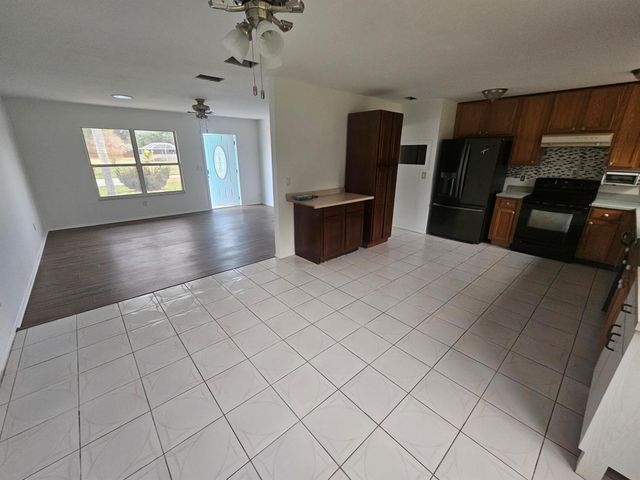2162 SE Rainier Road, Port St Lucie, FL 34953