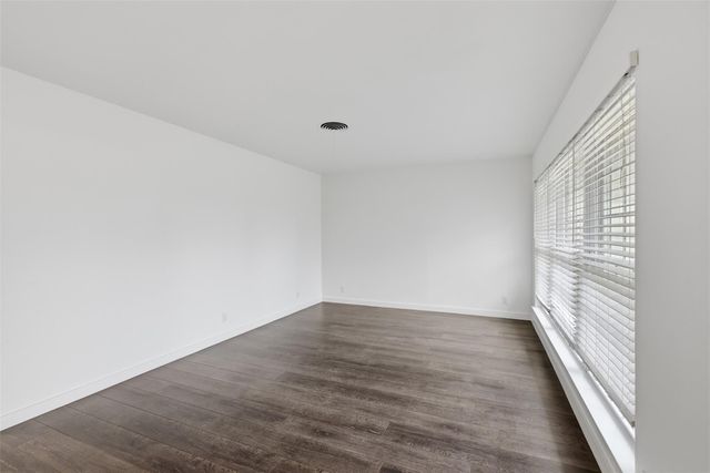 2402 Little John LN, Austin, TX 78704