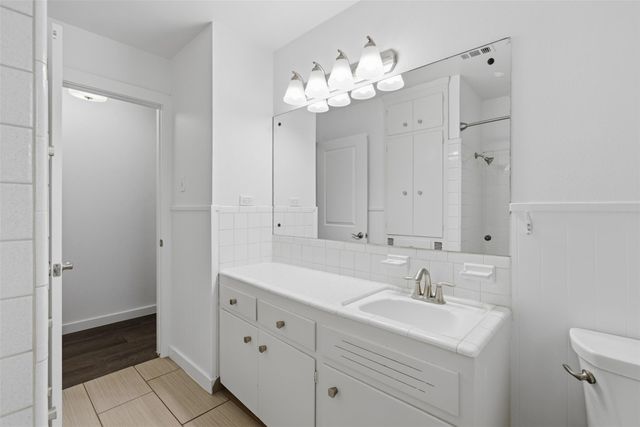 2402 Little John LN, Austin, TX 78704