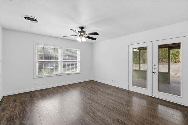 2402 Little John LN, Austin, TX 78704