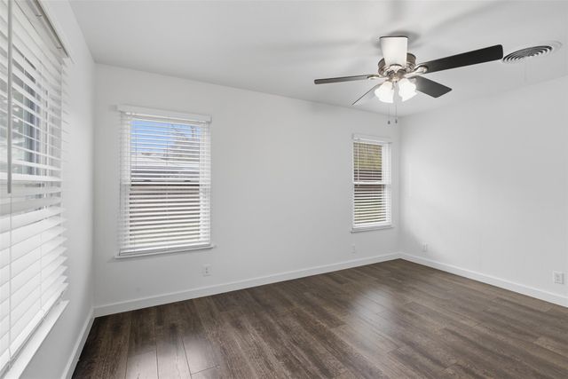 2402 Little John LN, Austin, TX 78704