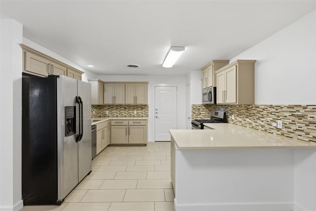 2402 Little John LN, Austin, TX 78704