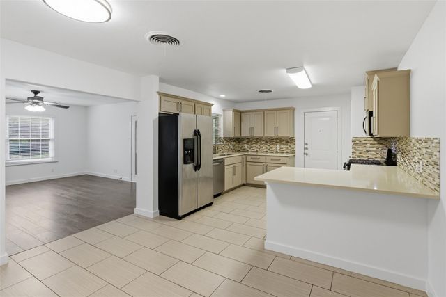 2402 Little John LN, Austin, TX 78704