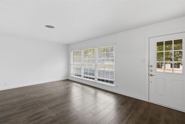 2402 Little John LN, Austin, TX 78704