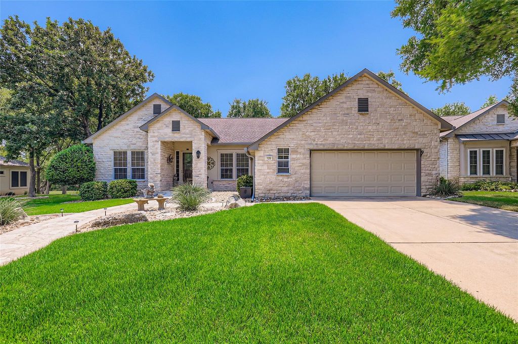 125 Lone Star DR, Georgetown, TX 78633