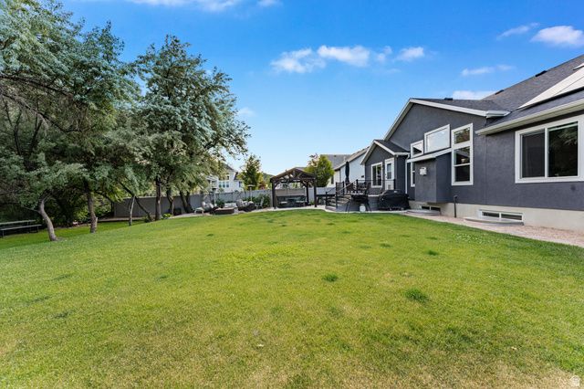 313 E OLD MAPLE RD, South Weber, UT 84405