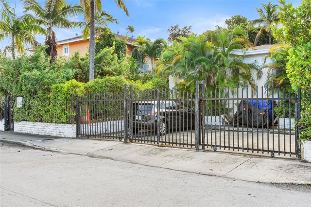 1460 NW 2nd St 1458, Miami, FL 33125