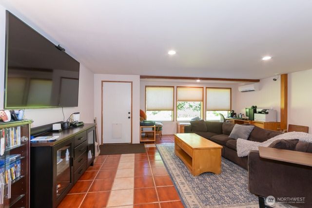 492 Walkabout Way, Port Angeles, WA 98363