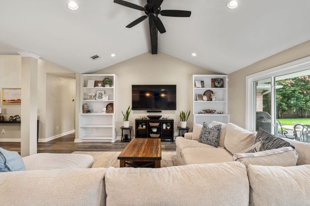 10735 Cedar Creek Drive, Houston, TX 77042