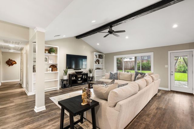 10735 Cedar Creek Drive, Houston, TX 77042