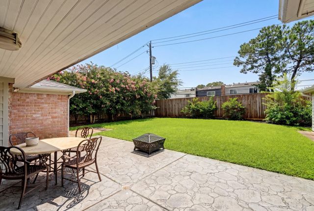 10735 Cedar Creek Drive, Houston, TX 77042