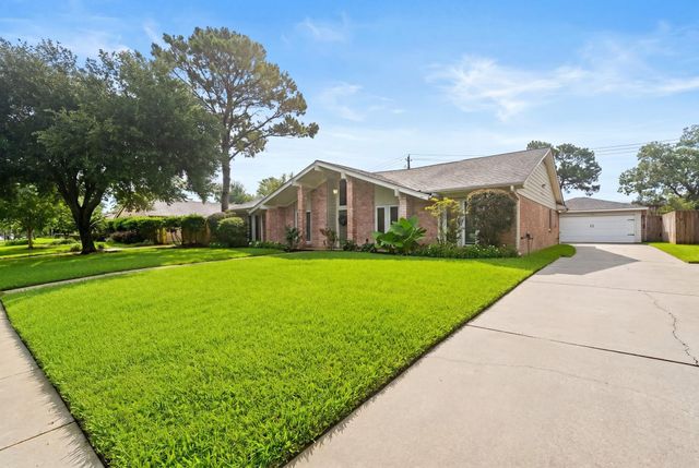 10735 Cedar Creek Drive, Houston, TX 77042