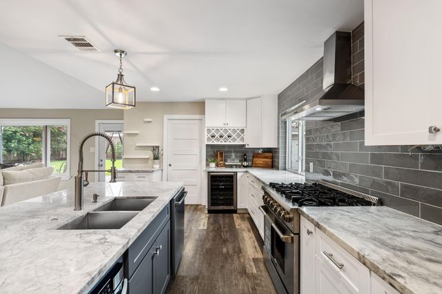 10735 Cedar Creek Drive, Houston, TX 77042