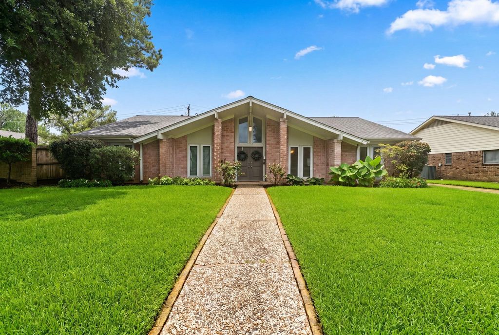 10735 Cedar Creek Drive, Houston, TX 77042