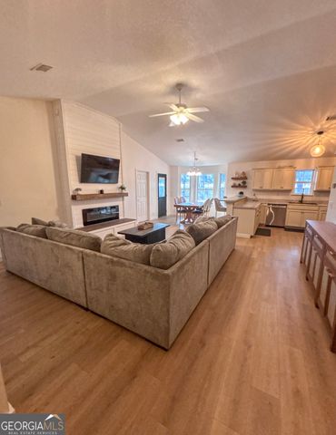 102 Honeysuckle Road, Kingsland, GA 31548