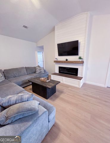 102 Honeysuckle Road, Kingsland, GA 31548