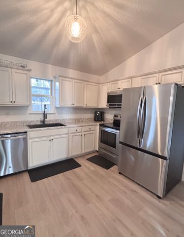 102 Honeysuckle Road, Kingsland, GA 31548