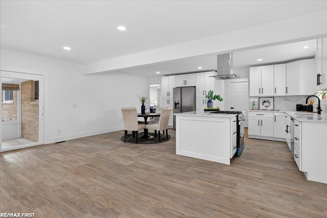 32154 Gainsborough Drive, Warren, MI 48088