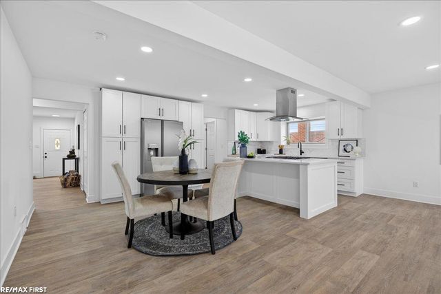 32154 Gainsborough Drive, Warren, MI 48088