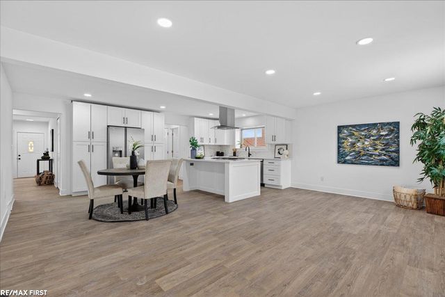 32154 Gainsborough Drive, Warren, MI 48088