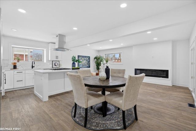 32154 Gainsborough Drive, Warren, MI 48088