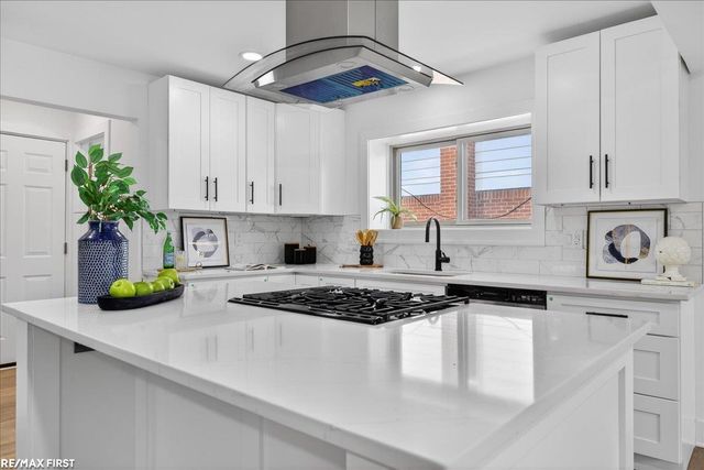 32154 Gainsborough Drive, Warren, MI 48088