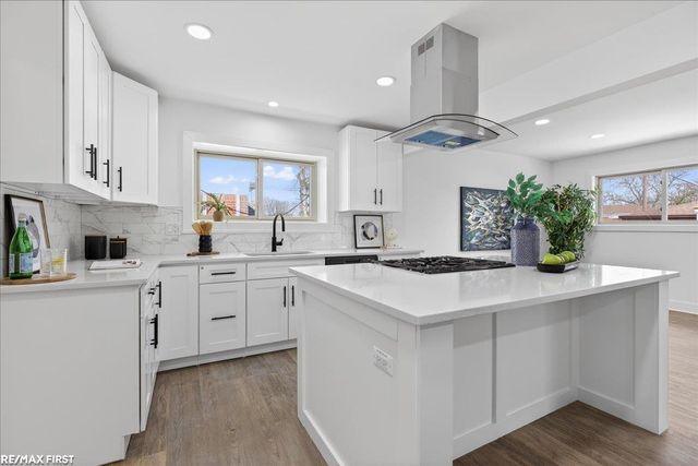 32154 Gainsborough Drive, Warren, MI 48088