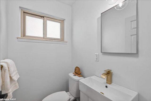 32154 Gainsborough Drive, Warren, MI 48088