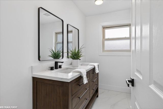 32154 Gainsborough Drive, Warren, MI 48088