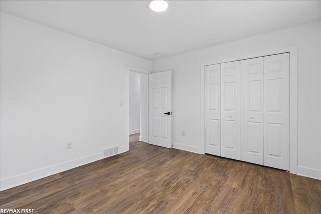 32154 Gainsborough Drive, Warren, MI 48088