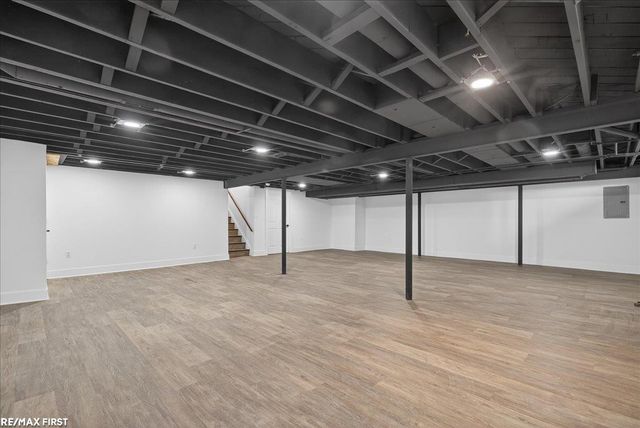 32154 Gainsborough Drive, Warren, MI 48088