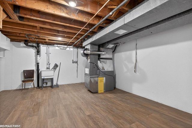 32154 Gainsborough Drive, Warren, MI 48088