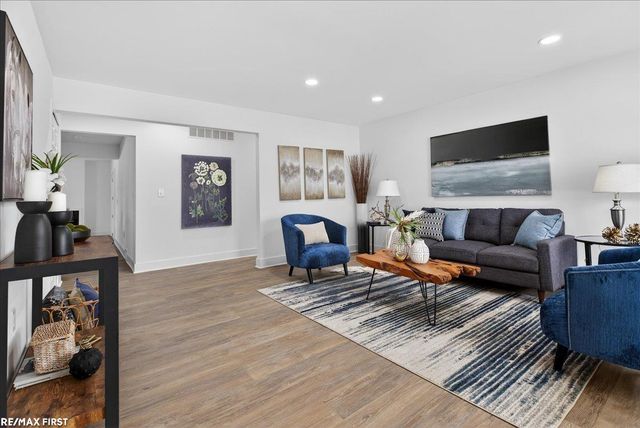 32154 Gainsborough Drive, Warren, MI 48088