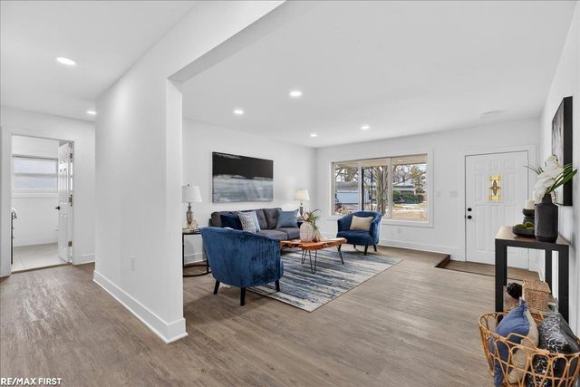 32154 Gainsborough Drive, Warren, MI 48088