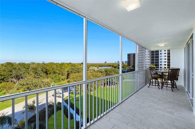 5 Bluebill AVE 506, Naples, FL 34108