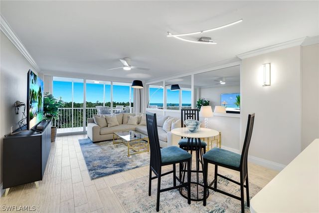 5 Bluebill AVE 506, Naples, FL 34108