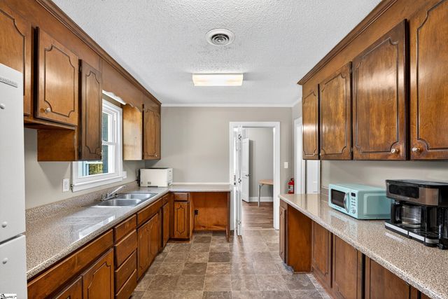 5250 Highway 221, Roebuck, SC 29376