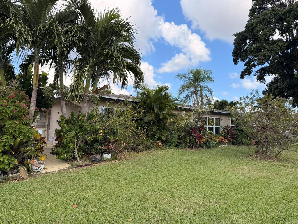 855 North Dr, Delray Beach, FL 33445