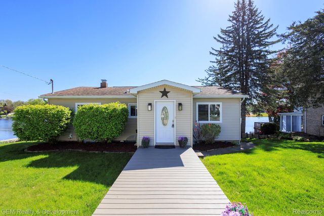 8081 Granada Avenue, Brighton Township, MI 48114