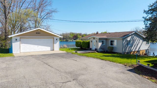 8081 Granada Avenue, Brighton Township, MI 48114