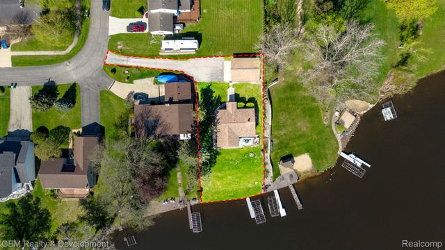 8081 Granada Avenue, Brighton Township, MI 48114