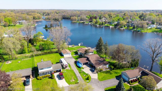 8081 Granada Avenue, Brighton Township, MI 48114