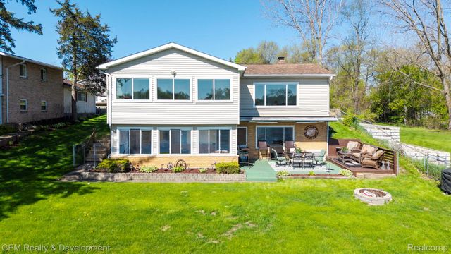 8081 Granada Avenue, Brighton Township, MI 48114