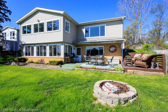 8081 Granada Avenue, Brighton Township, MI 48114
