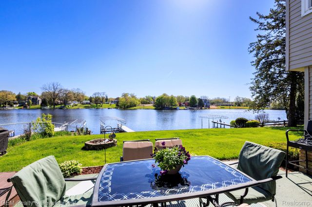 8081 Granada Avenue, Brighton Township, MI 48114