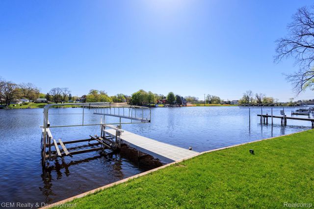 8081 Granada Avenue, Brighton Township, MI 48114