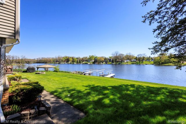 8081 Granada Avenue, Brighton Township, MI 48114