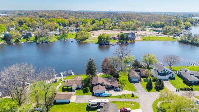 8081 Granada Avenue, Brighton Township, MI 48114